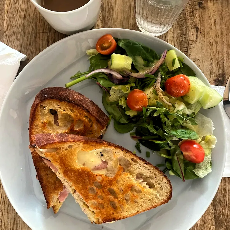 Croque madame med stekt ägg